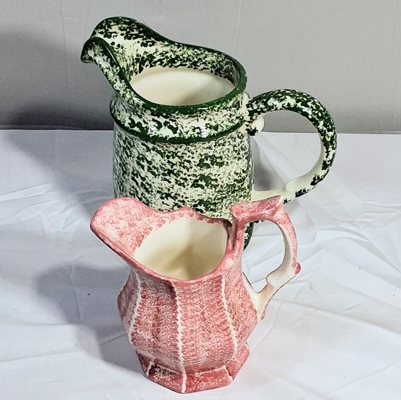 Set of 2 Christmasy Hudsonware Ceramic Vintage Red & Green Cottagecore Pitchers - Picture 7 of 10